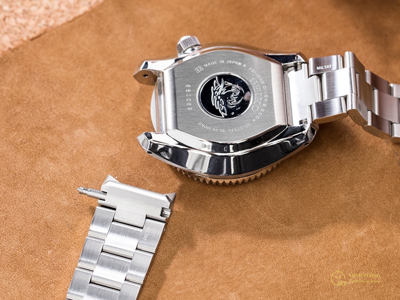 Tháo dây đồng hồ cũ