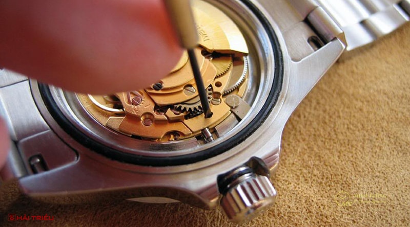 Cách tháo núm đồng hồ đeo tay