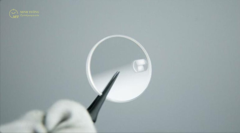 Thay kính đồng hồ mới