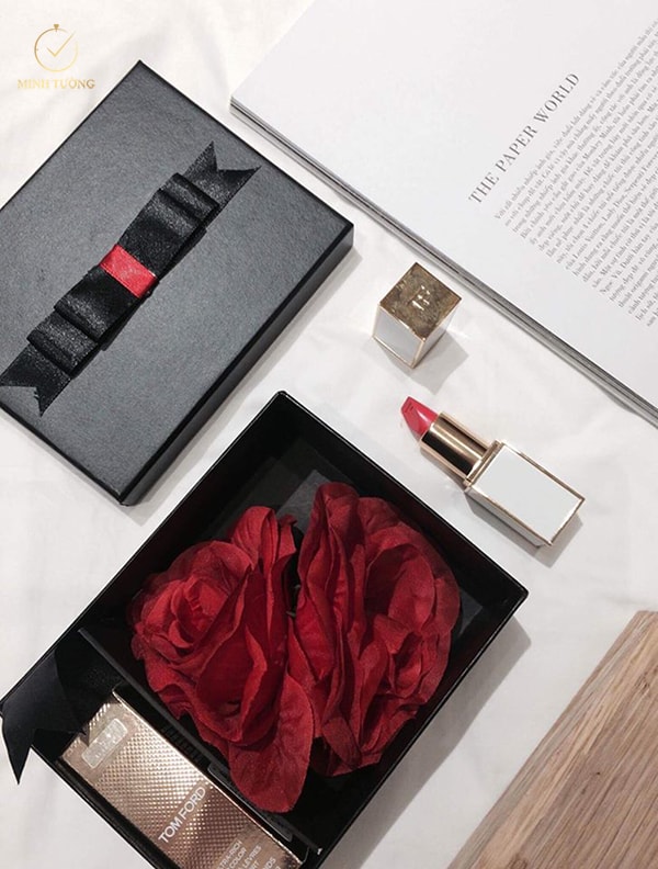 Chọn son làm quà tặng sinh nhật vợ là sự lựa chọn phổ biến từ cánh mày râu