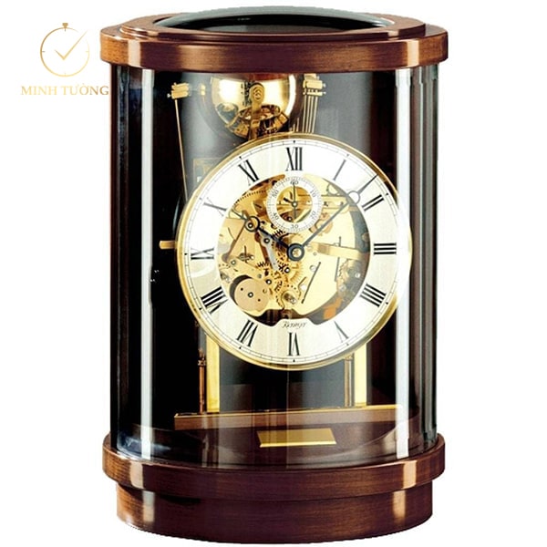 Đồng hồ để bàn không chỉ giúp theo dõi thời gian mà còn là món đồ trang trí không gian rất hữu ích