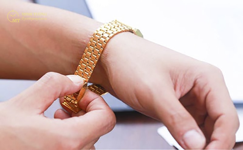 Chỉnh dây đồng hồ cho vừa tay