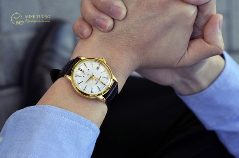 Đeo đồng hồ dưới xương cổ tay