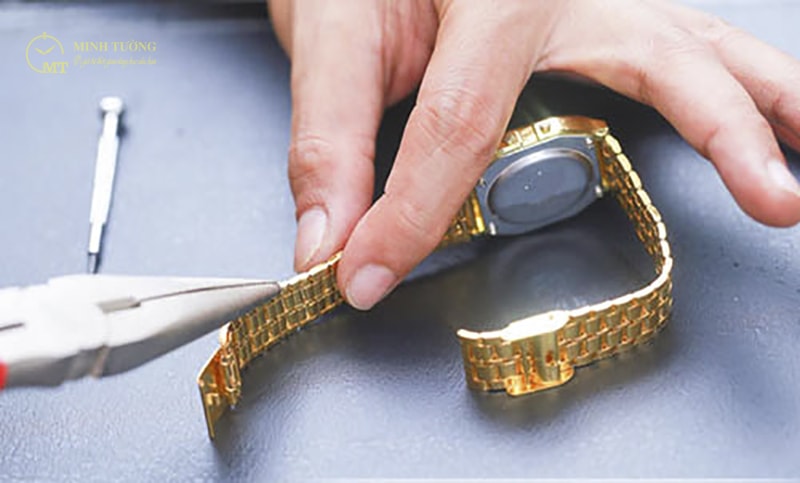 Sử dụng kìm kéo đầu chốt