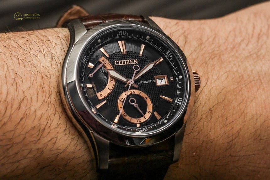 Kiểm tra dây đeo đồng hồ