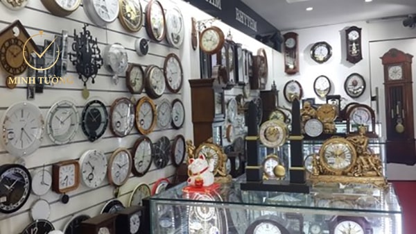 Đồng hồ dạng quả lắc cổ điển tại Minh Tường luôn có mẫu mã đa dạng, độc đáo