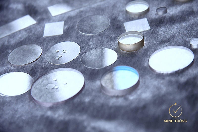 Có 3 loại kính Sapphire để khách hàng thay thế mặt kính đồng hồ Casio