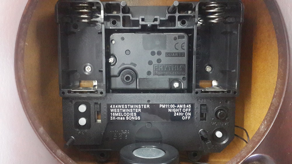 Máy đồng hồ Rhythm loại sử dụng 2 viên pin trung