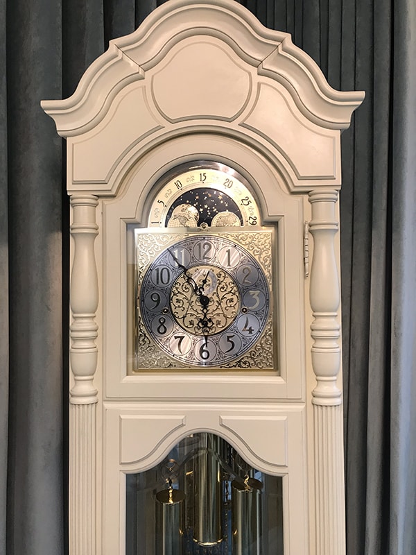 Thùng đồng hồ tạo nên vẻ đẹp cho sản phẩm