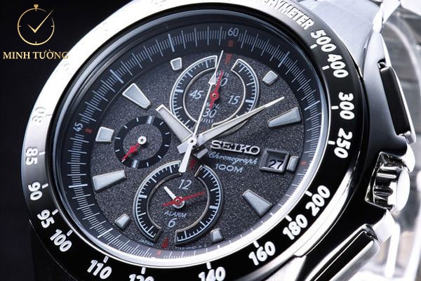 Đồng hồ Seiko Chronograph 100m có khả năng chống nước cực tốt