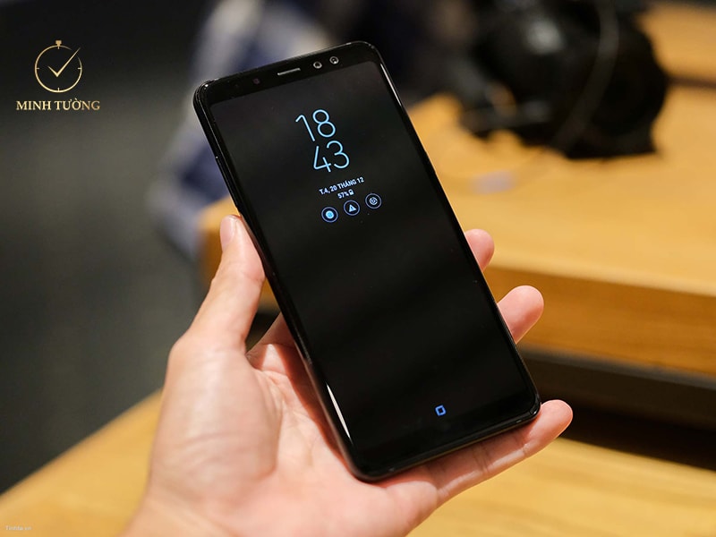 Ngày nay, nhiều người chọn smartphone làm quà tặng kỷ niệm ngày cưới cho vợ/chồng mình