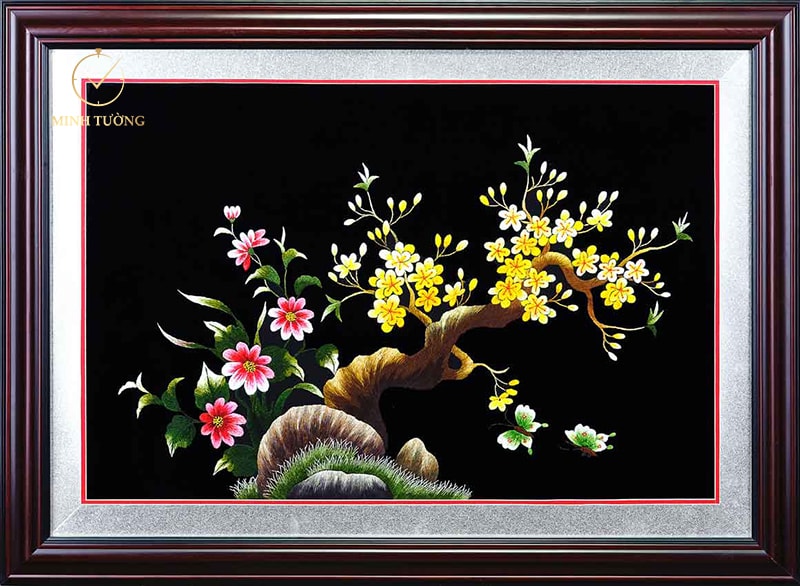 Tranh thêu sẽ giúp không gian ngôi nhà của gia chủ trở nên ấm áp và sang trọng hơn