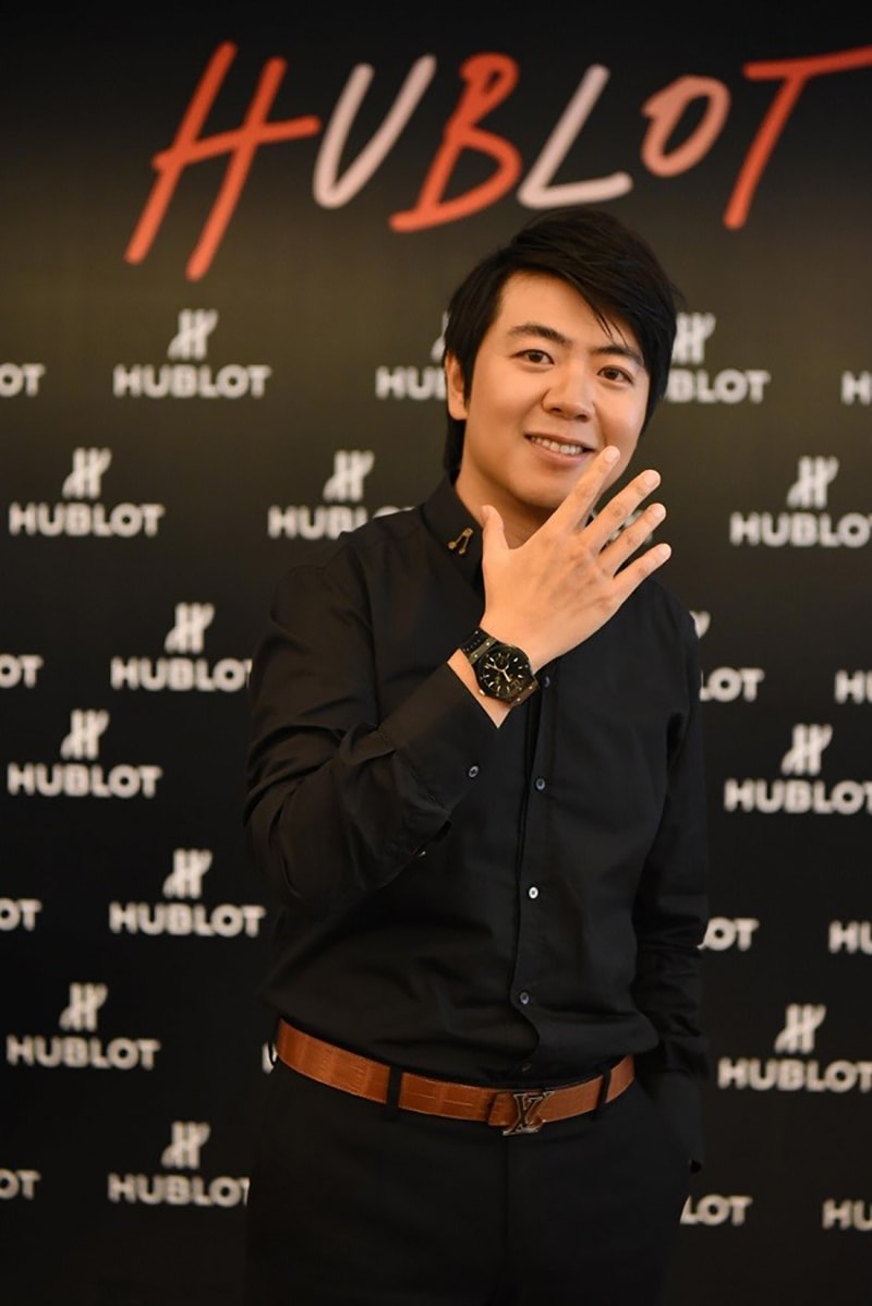 Đeo đúng cách khẳng định cá tính​