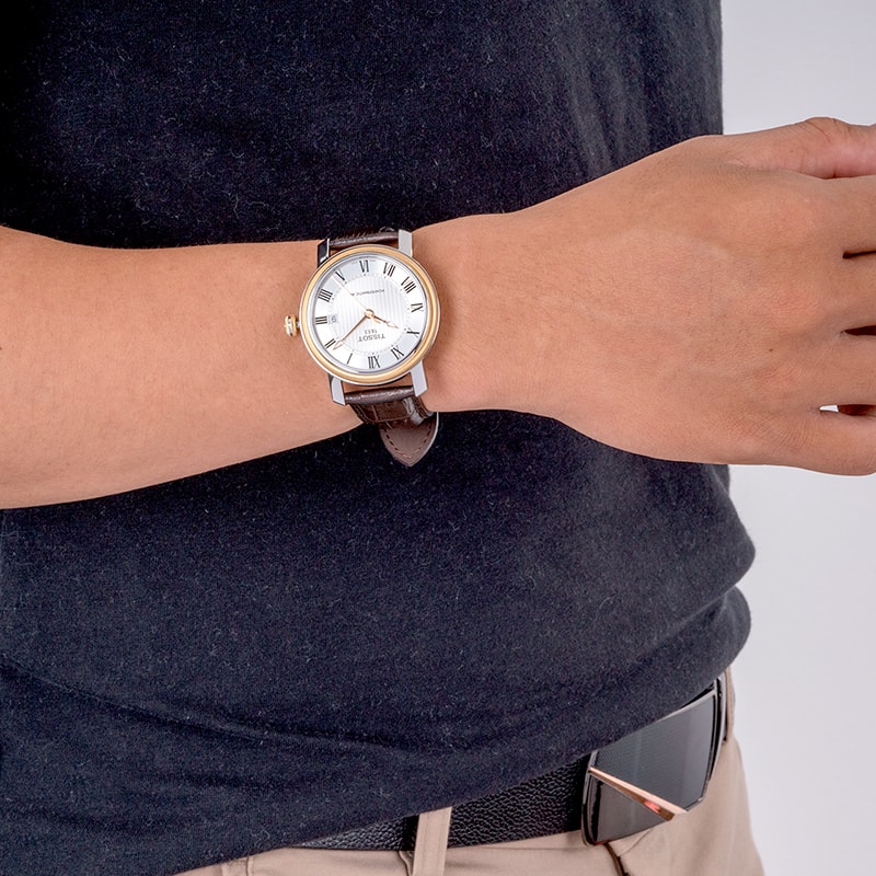 Đeo đồng hồ phù hợp với trang phục