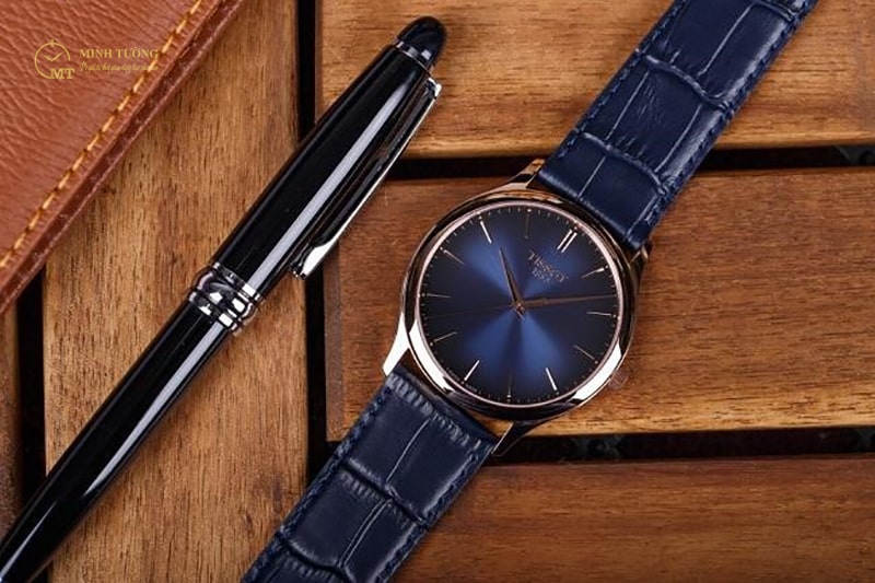 Mẫu đồng hồ hiện nay đa phần thiết kế núm đồng hồ bên phải