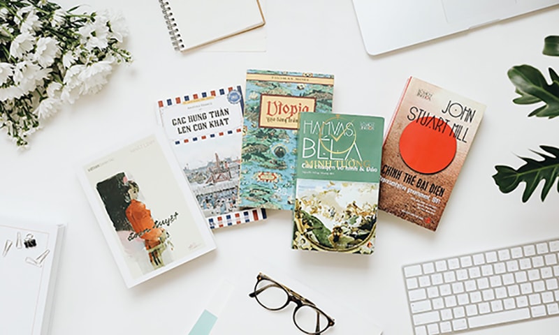 Với một cô gái đam mê với sách thì còn gì hợp lý hơn khi tặng sách cho cô ấy vào ngày sinh nhật