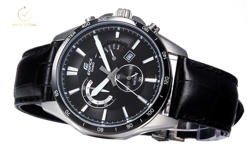 Trong quá trình dùng đồng hồ Casio Edifice dây da cần tránh để dính nước, mồ hôi, mưa,...