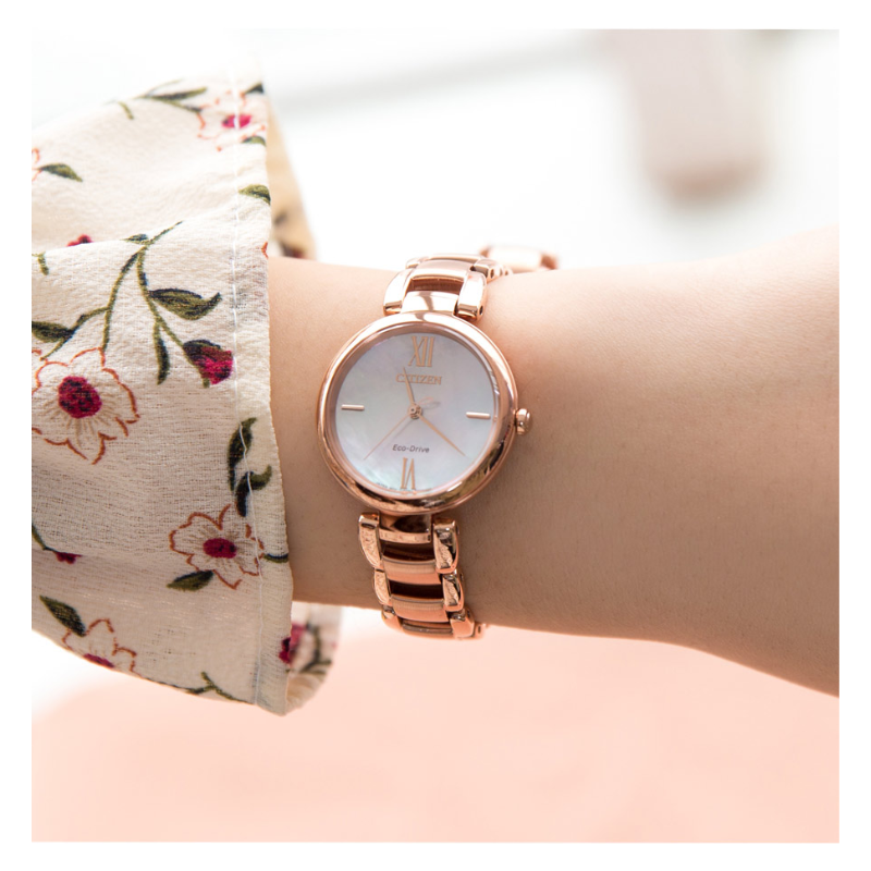 citizen-em0532-85d-nu-kinh-sapphire-eco-drive-nang-luong-anh-sang-day-luoi-2