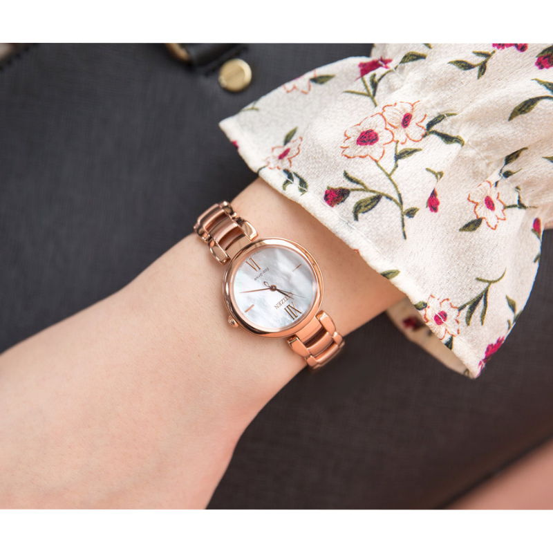 citizen-em0532-85d-nu-kinh-sapphire-eco-drive-nang-luong-anh-sang-day-luoi-3