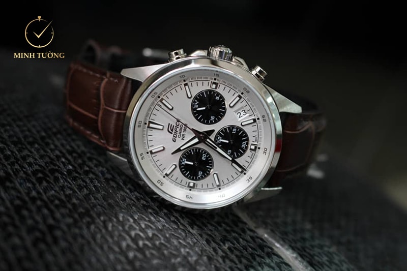 Đồng hồ Casio Edifice WR100m được trang bị nhiều tính năng hiện đại