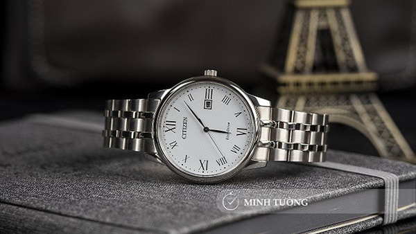 Đồng hồ chất liệu kim loại cho người mệnh kim