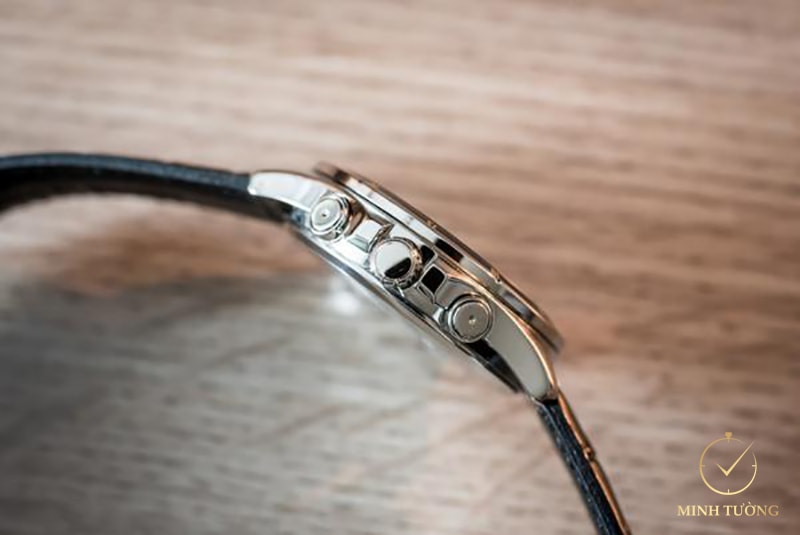 Casio MTP-1374L-1AVDF sở hữu một kích thước và trọng lượng phù hợp với cổ tay nam giới Việt Nam