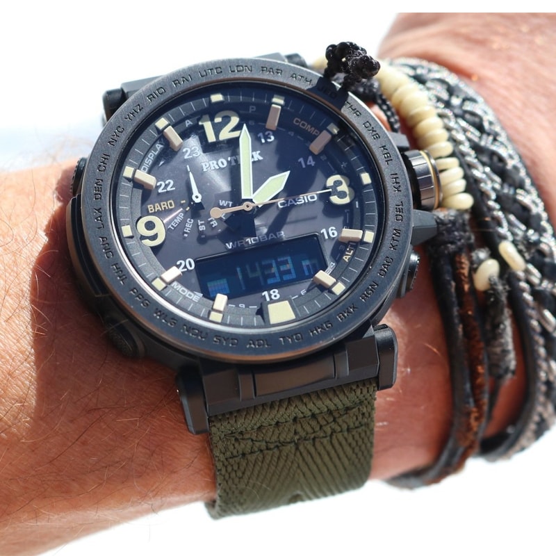 Cận cảnh mặt đồng hồ ProTrek