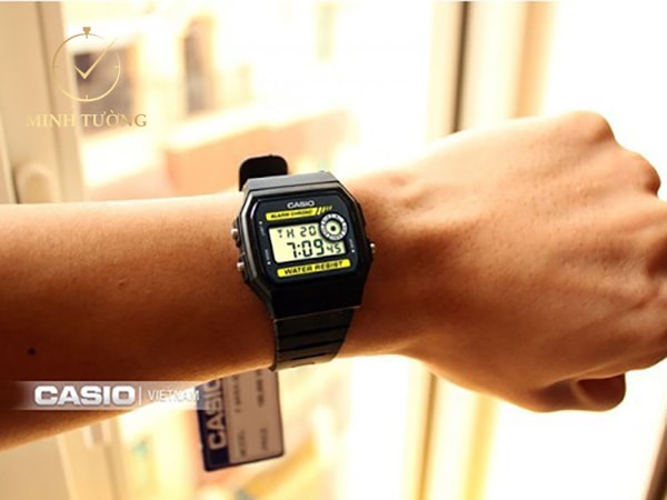 Casio F94W vẫn giữ nguyên thiết kế cổ điển đã từng là tuổi thơ của biết bao người