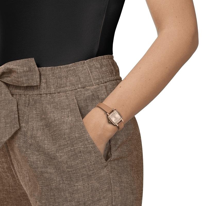 tissot-t058-109-36-031-01-nu-kinh-sapphire-quartz-pin-day-da-3